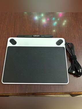 Wacom Intuos Small Graphics Tablet in Black & White